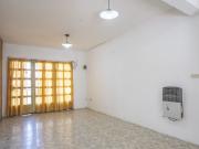 VENTA CASA FRENTE EN BARRIO LAS HERAS