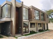 Venta casa grande 3 dormitorios Cumbayá Santa Inés, REMATE