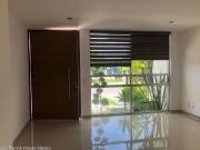 Venta Casa Juriquilla. 3 habitaciones, sala de tv o...