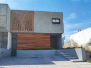 VENTA CASA JURIQUILLA CUMBRES DEL LAGO CON CASETA DE...