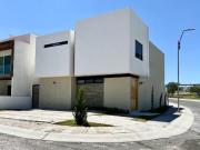 VENTA CASA JURIQUILLA EN ESQUINA LL