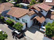 VENTA CASA LA REINA 5D 3B 2E + Servicio Piscina...