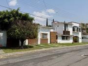 Venta casa LOMAS DE COCOYOC. Doble terreno