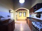 VENTA CASA LOTE PROPIO 4 AMBIENTES COCHERAS VILLA LUZURIAGA