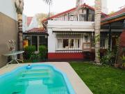 VENTA CASA LOTE PROPIO. PILETA, JARDIN Y TERRAZA