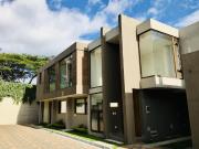 Venta casa mediana 3 dormitorios Cumbayá Santa Inés, REMATE