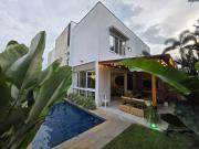 VENTA CASA MODERNA CON PISCINA EN EL BARRIO CIUDAD...