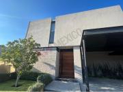 VENTA CASA MODERNA EN LOMAS DEL CAMPANARIO NORTE QUERETARO
