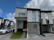 VENTA DE CASA ESQUINERA MODERNA 143M2 EN EL VALLE DE LOS...