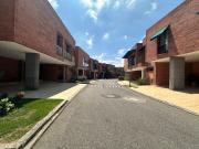 Venta Casa Moderna Remodelada de 344 m² en Condominio...