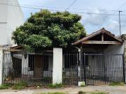 VENTA CASA, MORON, 3 AMBIENTES, GARAGE Y JARDIN