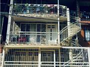 VENTA CASA MULTIFAMILIAR CON APARTAESTUDIOS BARRIO...