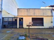 VENTA CASA MULTIFAMILIAR CON COCHERA LOTE DE 294M2