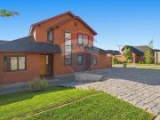 VENTA Casa no perimetral 4D 4B 3E Peñalolen