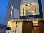 VENTA CASA NUEVA CON ROOF GARDEN EN SENDEROS MONTE VERDE...