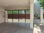 VENTA o RENTA, CASA NUEVA EN EL CENTRO, EQUIPADA Y SEMI...