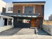 Venta casa nueva en fraccionamiento LomAlta con casa...