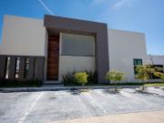 Venta Casa NUEVA en Provenza 4 Recamaras