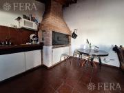 Venta casa para dos familias con cochera en San...