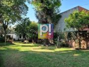 VENTA CASA PARA REMODELAR CON TERRAZA Y JARDÍN EN...
