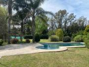 Venta Casa Parada Robles. 2 dormitorios pileta lote 2.000 m2