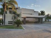 Venta Casa Pemium 4 Rec. en Privada con Jacuzzi en...