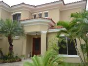 VENTA CASA REMODELADA URB TORRES DEL SOL JLR