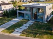 VENTA CASA SAN SEBASTIAN AREA 10 PILAR 5 AMBIENTES