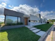 VENTA CASA TODA EN PLANTA BAJA BARRIO LAS CAÑITAS...