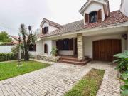 VENTA CASA TRES DORMITORIOS CON JARDIN Y COCHERA