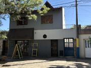 Venta Casa Tres Dormitorios Con Patio Y Local. Bella Vista