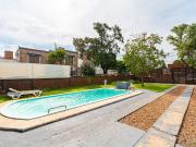 Venta casa tres dormitorios con pileta Fisherton