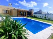 VENTA CASA TRES DORMITORIOS PILETA EN LA CAROLINA