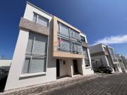 Venta Casa Remodelada Tumbaco Frente Mega Kywi a Una... Venta Casa Remodelada Tumbaco Frente Mega Kywi a Una...