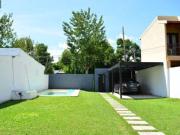VENTA CASA UN DORMITORIO CON PATIO, PILETA Y COCHERA...