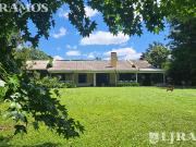 VENTA CASA UNA PLANTA IMPECABLE. JARDIN ARBOLADO. PILETA...