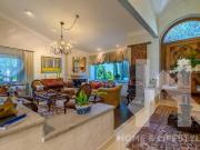 Venta Casa y Terreno con amplio jardín en Hacienda de...