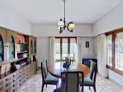 VENTA CASAS FCIO VARELA CENTRO CON PILETA