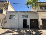 VENTA CASA/TERRENO CON PATIO Y COCHERA LUIS AGOTE