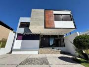 VENTA Cañadas del Lago. Casa con área de TV, 4...