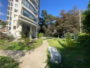 Venta céntrico e iluminado departamento en Alvarez