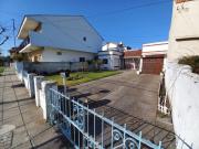 Venta Chalet 3 ambientes con garaje y parque. Barrio...