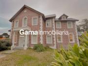 Venta, chalet 4 ambientes frente al golf, Sierra de los...
