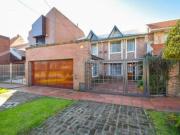 VENTA Chalet 5 Ambientes c/Garage/Parque y Pileta Barrio...