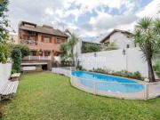 Venta chalet 7 ambientes con amplio jardín, piscina y...