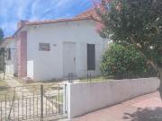 VENTA CHALET CON GRAN LOTE Y EXC. UBICACIÓN. BERNAL E....