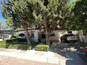 VENTA Claustros del Parque. Casa estudio, área de TV, 3...