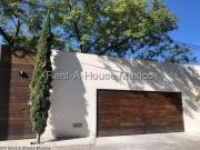 VENTA. Colinas de Parque Casa, 4 recámaras, cuarto de...