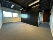 Venta con renta: Oficina 3 ambientes con cochera...