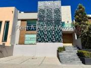 VENTA, Cumbres del Lago. Casa con área de TV, roof...